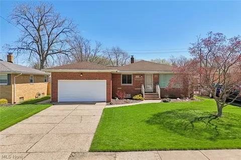 7311 Beresford Ave, Parma, OH 44130