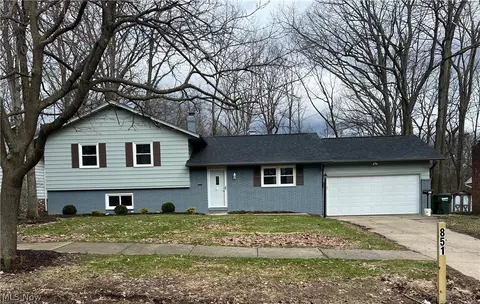 851 Wellmon St, Bedford, OH 44146
