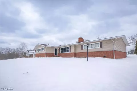 8541 E Wadora Cir NW, North Canton, OH 44720