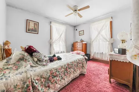 Bedroom - 18262 W Pine Lake Rd, Beloit, OH 44609 photo 4 of 9