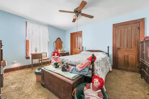 Bedroom - 18262 W Pine Lake Rd, Beloit, OH 44609 photo 2 of 9