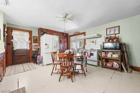 Kitchen - 18262 W Pine Lake Rd, Beloit, OH 44609 photo 1 of 2