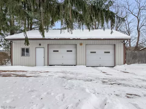 Exterior - 18262 W Pine Lake Rd, Beloit, OH 44609 photo 4 of 5