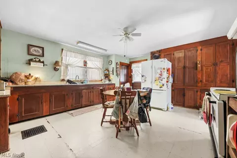 Kitchen - 18262 W Pine Lake Rd, Beloit, OH 44609 photo 2 of 2