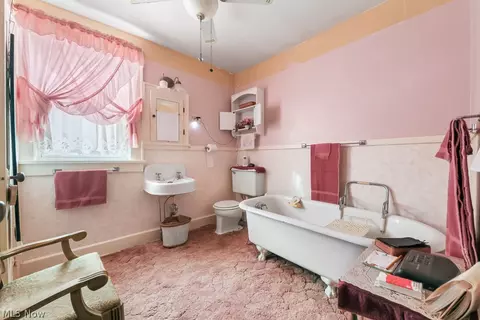 Bath - 18262 W Pine Lake Rd, Beloit, OH 44609 photo 1 of 2