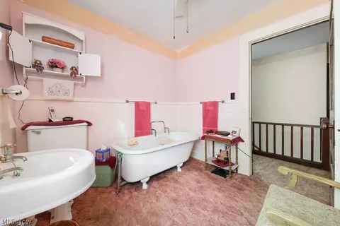 Bath - 18262 W Pine Lake Rd, Beloit, OH 44609 photo 2 of 2