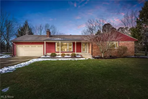 6598 Meadow Farm Dr, Hudson, OH 44236