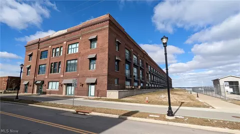 401 W Shoreline Dr #96, Sandusky, OH 44870