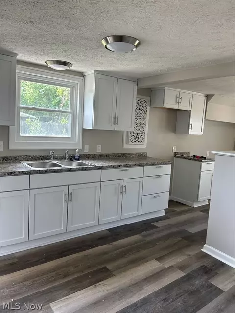 Kitchen - 1040 Windermere Dr, Willoughby, OH 44094 photo 2 of 2