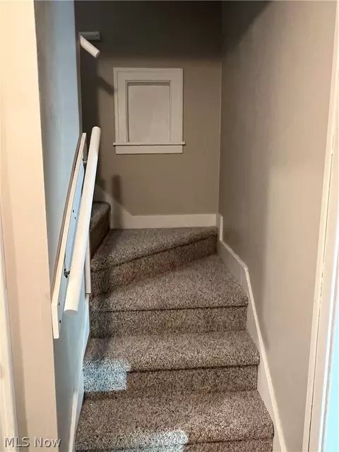 Entry Way - 1040 Windermere Dr, Willoughby, OH 44094 photo 1 of 5