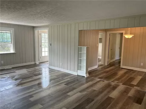 Living - 1040 Windermere Dr, Willoughby, OH 44094 photo 6 of 8