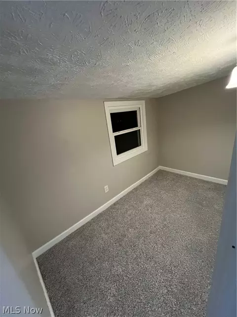 Bedroom - 1040 Windermere Dr, Willoughby, OH 44094 photo 3 of 8