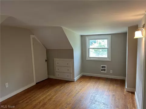 Bedroom - 1040 Windermere Dr, Willoughby, OH 44094 photo 5 of 8