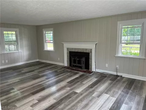 Living - 1040 Windermere Dr, Willoughby, OH 44094 photo 7 of 8