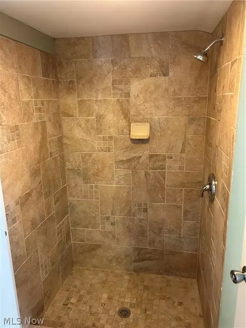 Bath - 1040 Windermere Dr, Willoughby, OH 44094 photo 2 of 5