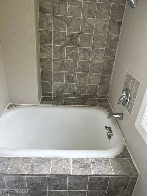 Bath - 1040 Windermere Dr, Willoughby, OH 44094 photo 5 of 5