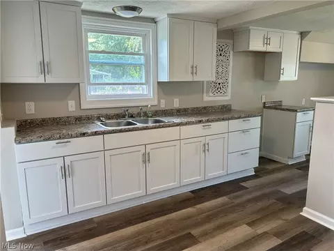 Kitchen - 1040 Windermere Dr, Willoughby, OH 44094 photo 1 of 2