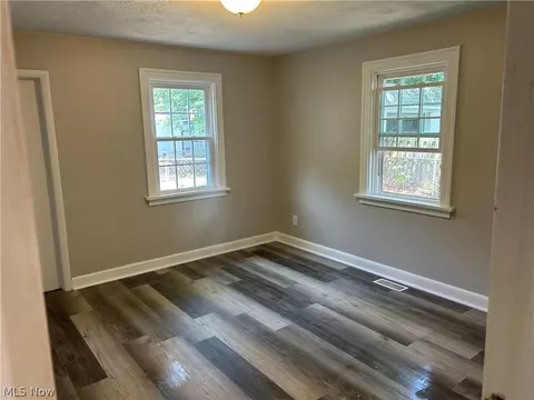 Bedroom - 1040 Windermere Dr, Willoughby, OH 44094 photo 8 of 8