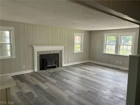 Living - 1040 Windermere Dr, Willoughby, OH 44094 photo 8 of 8