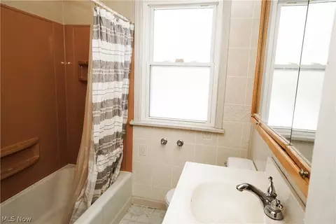Bath - 86 Terrace Dr, Boardman, OH 44512 photo 1 of 3