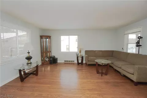 Living - 86 Terrace Dr, Boardman, OH 44512 photo 2 of 3