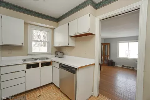 Kitchen - 86 Terrace Dr, Boardman, OH 44512 photo 2 of 2
