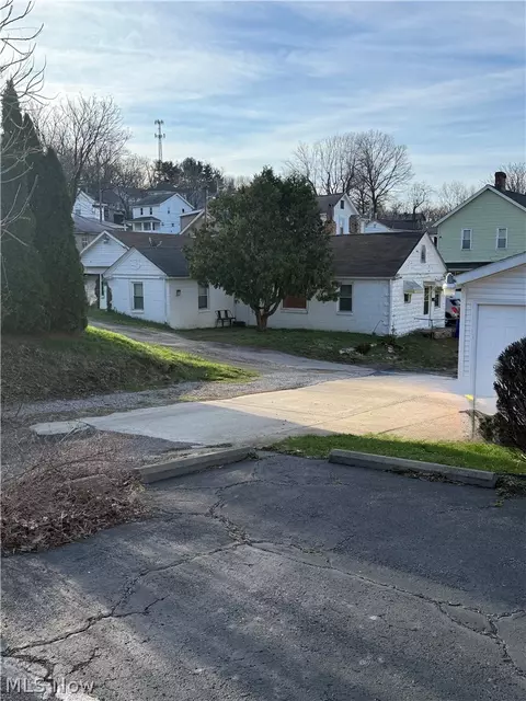 1313 Riverview St, East Liverpool, OH 43920