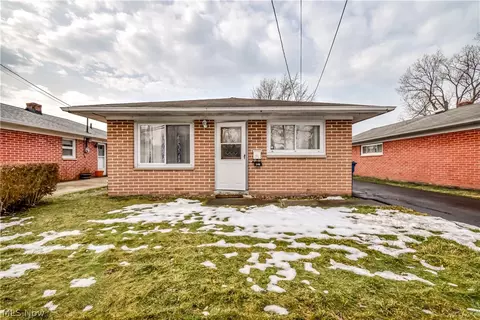 346 Parkway Dr, Eastlake, OH 44095