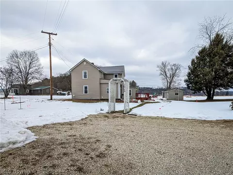 10748 State Route 258 SE, Uhrichsville, OH 44683