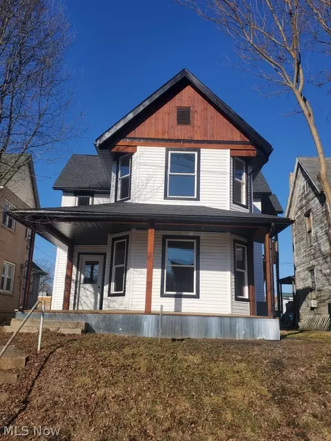 229 N 6th St, Coshocton, OH 43812