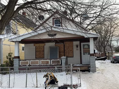 7411 Elton Ave, Cleveland, OH 44102