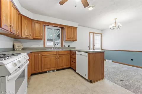 Kitchen - 337 33rd St SW, Canton, OH 44706 photo 3 of 4