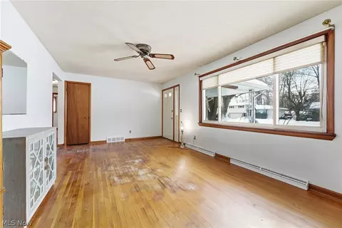 Living - 337 33rd St SW, Canton, OH 44706 photo 3 of 3