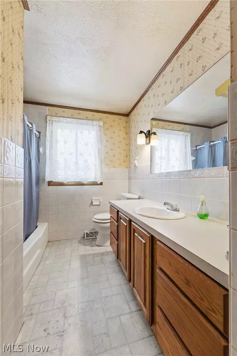 Bath - 337 33rd St SW, Canton, OH 44706 photo 1 of 2