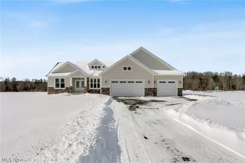 6916 S Raccoon Rd, Canfield, OH 44406