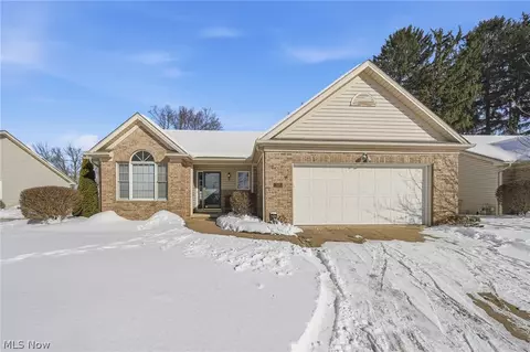 300 Fredricksburg Ct NE, North Canton, OH 44720