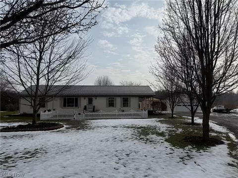 10200 Stamm Rd, Mantua, OH 44255