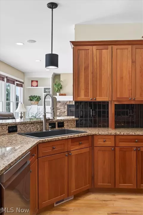 Kitchen - 11355 Beechnut Ln, Chardon, OH 44024 photo 4 of 6