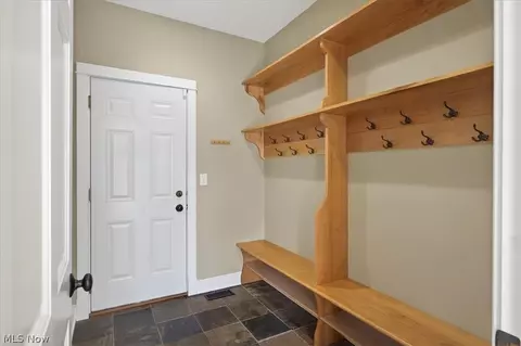 Entry Way - 11355 Beechnut Ln, Chardon, OH 44024 photo 4 of 8