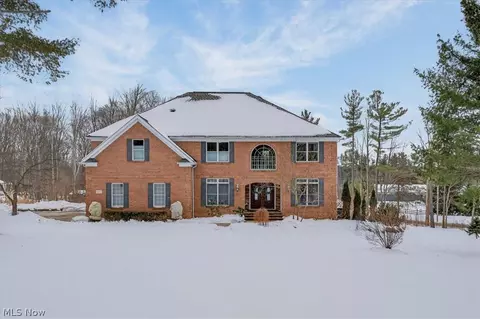 11355 Beechnut Ln, Chardon, OH 44024