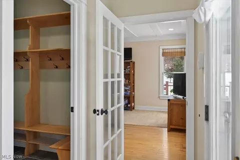 Entry Way - 11355 Beechnut Ln, Chardon, OH 44024 photo 5 of 8