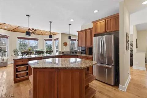 Kitchen - 11355 Beechnut Ln, Chardon, OH 44024 photo 3 of 6