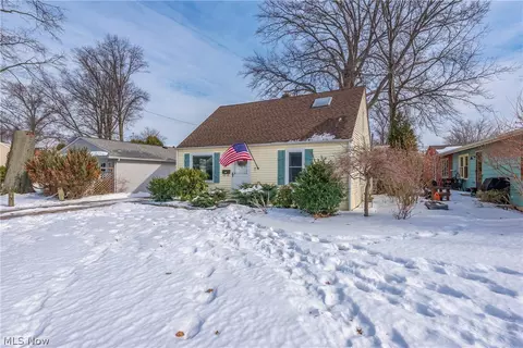 147 Englewood Dr, Avon Lake, OH 44012