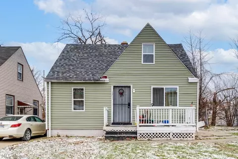 15711 Lotus Dr, Cleveland, OH 44128