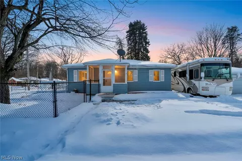 2380 Delaware Ave, Akron, OH 44312
