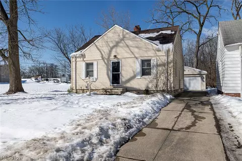 5666 Waterbury Ave, Maple Heights, OH 44137