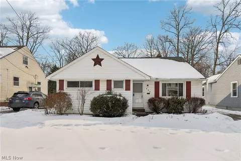 530 Glen Park Dr, Bay Village, OH 44140