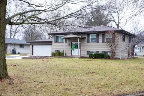 3490 Warwick Ct, Canfield, OH 44406