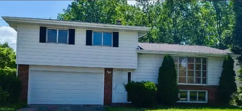 13810 Martin Dr, Garfield Heights, OH 44125