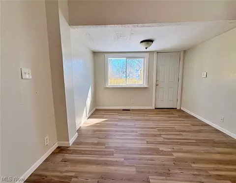 127 Cascade St, Elyria, OH 44035 photo 10